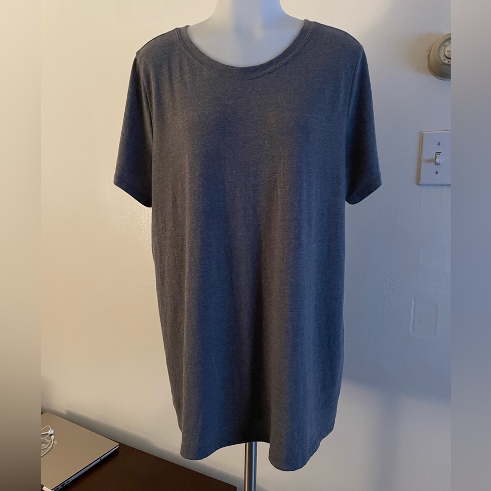 Woman’s size 2X Torrid classic fit grey t shirt!
